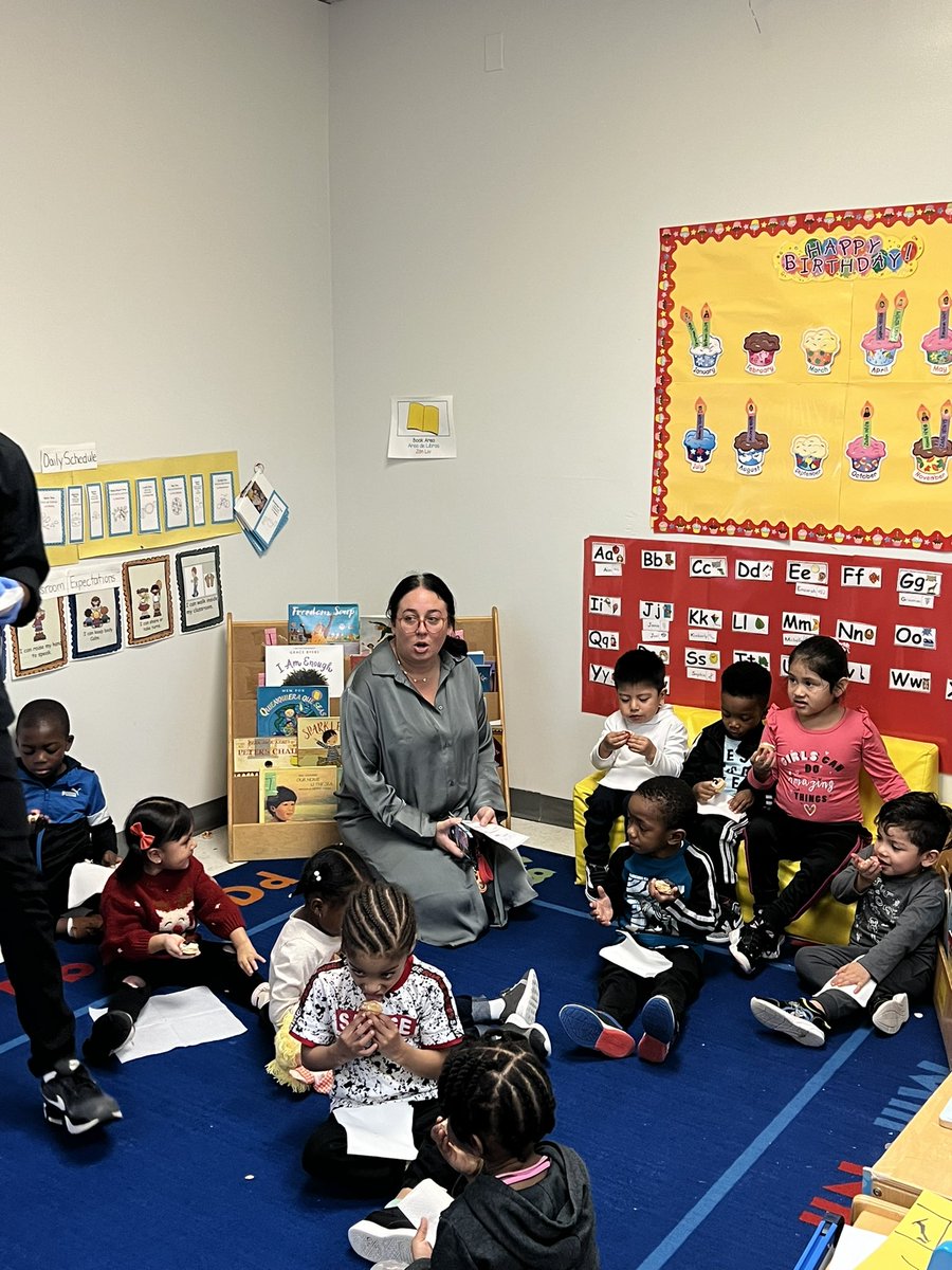 When High School meets Pre-School… Culinary students present Pastry Puffs to Pre-K #goodtogreat #culinaryarts #pastries <a href="/Gerald_Fitzhugh/">Gerald Fitzhugh II, Ed.D. 👌🏾♦️👌🏾♦️KAY</a> @dstdreamcatcher <a href="/Principal_JB1/">Jacquelyn Blanton</a>