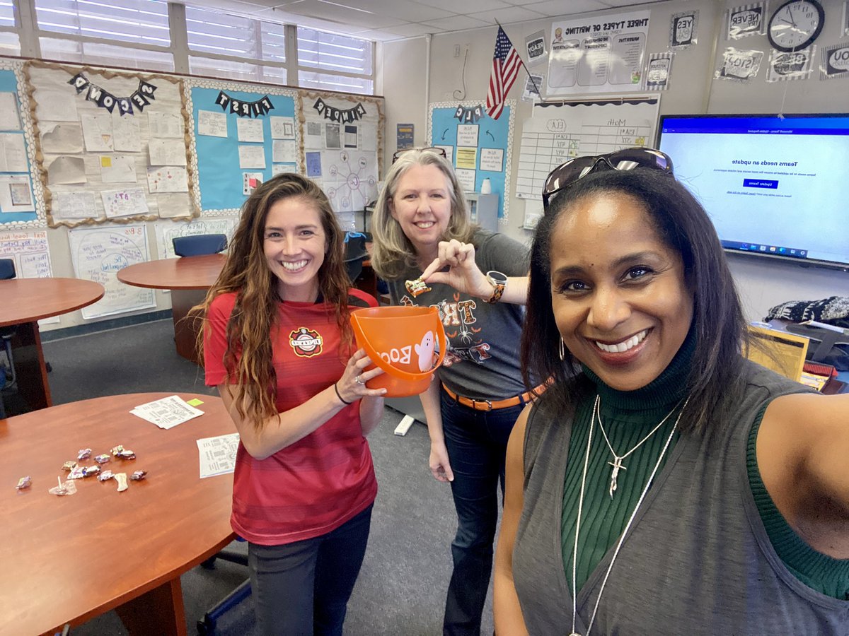 sportillo1357's tweet photo. Tech-πR-Treat at #NewmanElementary a la @Filibuster3. Instructional Coach #AmandaLong joined us before teachers arrived. @ChinoEdTech @LaurenAltermatt https://t.co/vVB27a7H4u