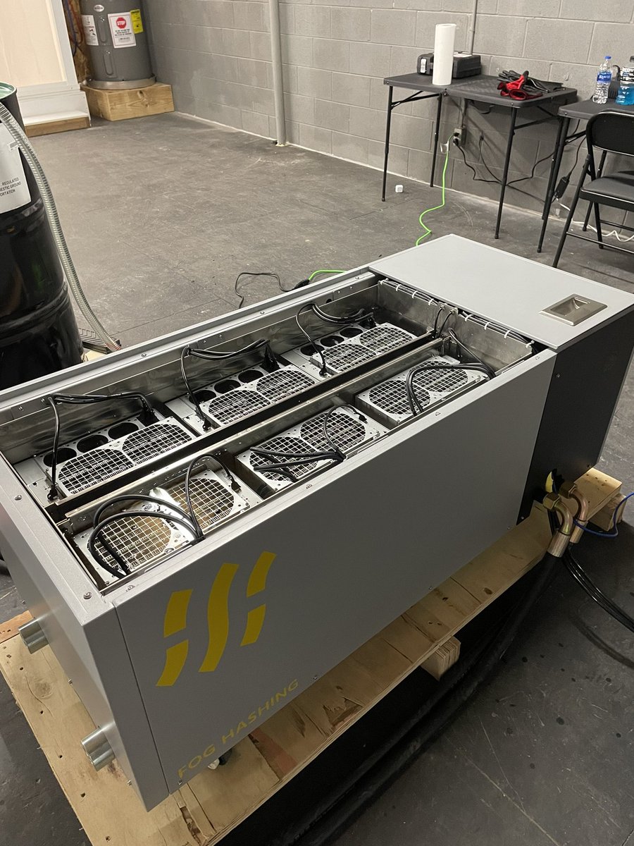 CryptoALH's tweet photo. Evening guys, my #ASIC miners are a bit thirsty ahha!! This barrel is about to get empty. So fun!! #btc #mining #homemining #immersionmining #bitcoinmining #bitcoin #funmining #immersion #immersioncooling #fun #LFG #wagmi #Texas #Crypto #miningcontainer https://t.co/xrG2XMOuA9