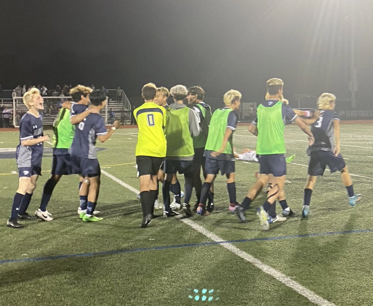 POBATHLETICS's tweet image. The Hawks Win! THE HAAAAAAWKS WIN!!!! The Hawks defeated Hempstead 1-0. Asher Block with the goal. 

The Hawks play Sunday at Mitchell Field in the Nassau County Semi-Finals. Time TBD @marytomeara @POBSchools @JMurrayPOB @POBJFK #pobhawks