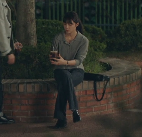 Celebsstyle5's tweet photo. 셀럽 : 정은지
어디 : tvN 블라인드 12화
브랜드 : 에이티티 (att.)
모델 : Square Loafer (Black)

https://t.co/x8BqmXbPZJ

#에이티티 #att #에이핑크 #Apink #정은지 #EunJi #로퍼 #손민수 #손민수템 https://t.co/34pMkD5IFg