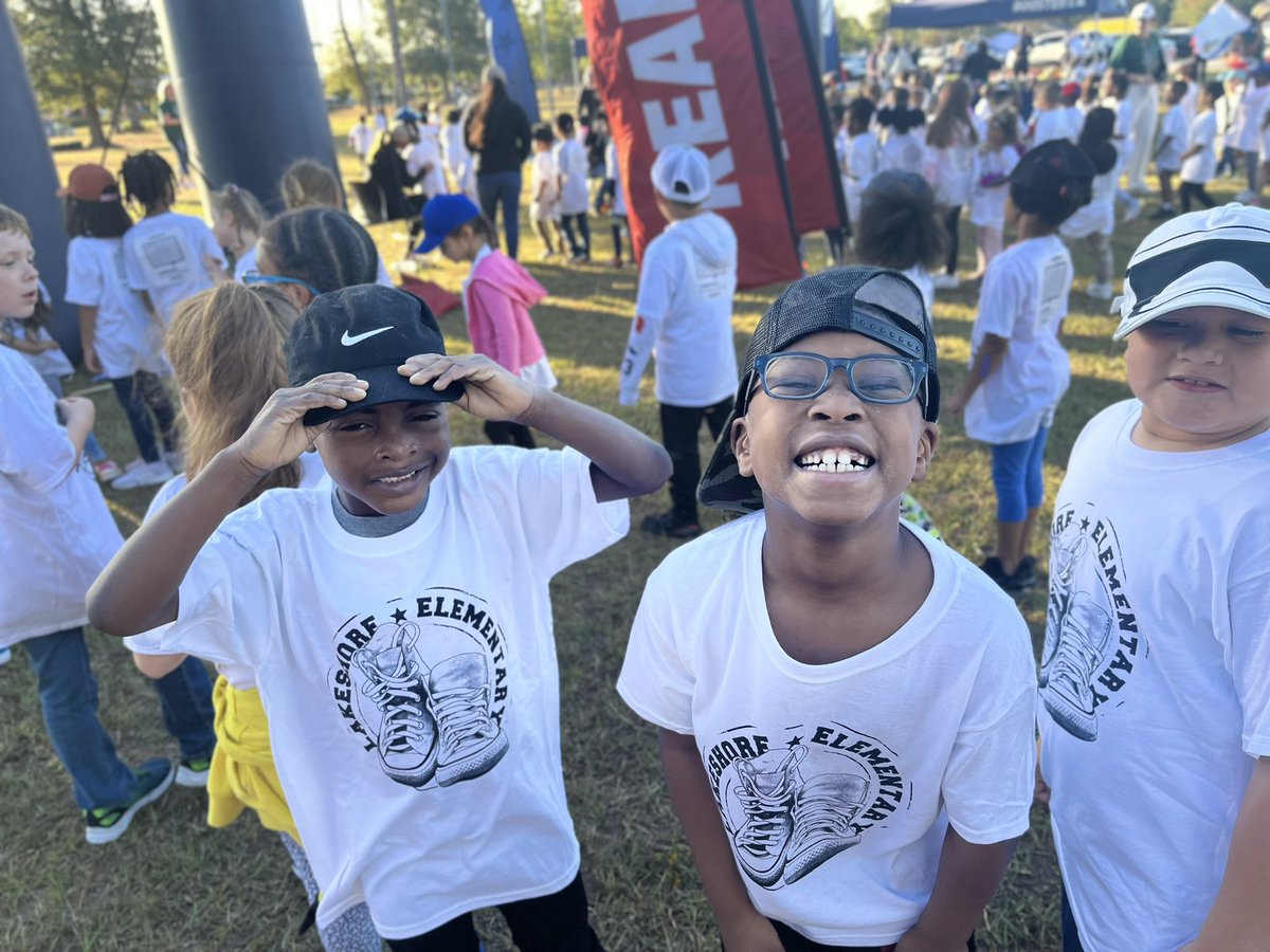 msjackson_LSE's tweet photo. We had a BLAST at this year’s annual Boosterthon Fun Run! Thanks families for all your donations!!! 🤗💚 #leopardspotting #lseheart #boosterthonfunrun @HumbleISD_LSE https://t.co/tC3qCdp3My