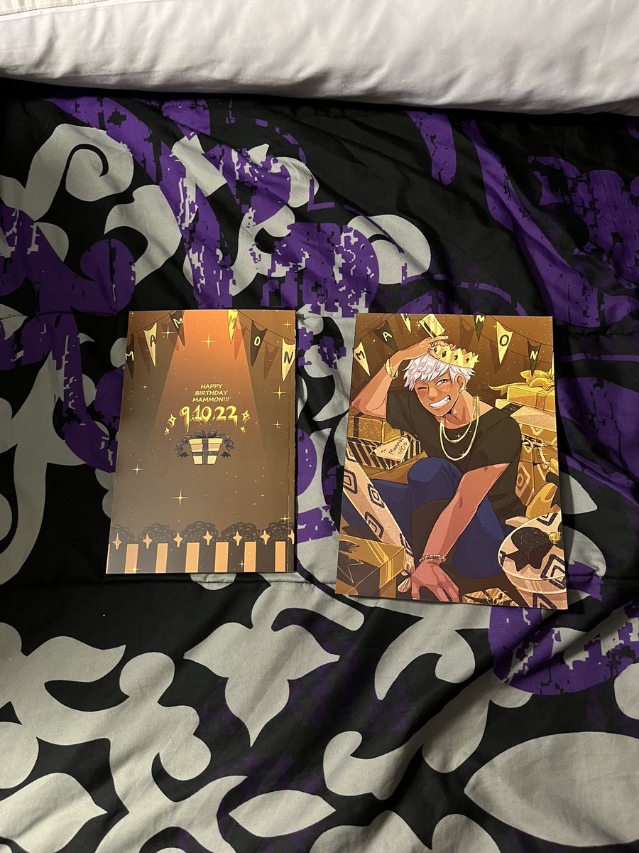C_WProductions's tweet photo. I got my book and print order from @mammonzine! I love all the artwork of Mammon! I’ll read the fanfics later. Thank you so much for making this! Mammon’s my top favorite demon brother! 🥰

#Mammon #ObeyMe #ObeyMeMammon #MammonObeyMe https://t.co/B1xoNnxqI1