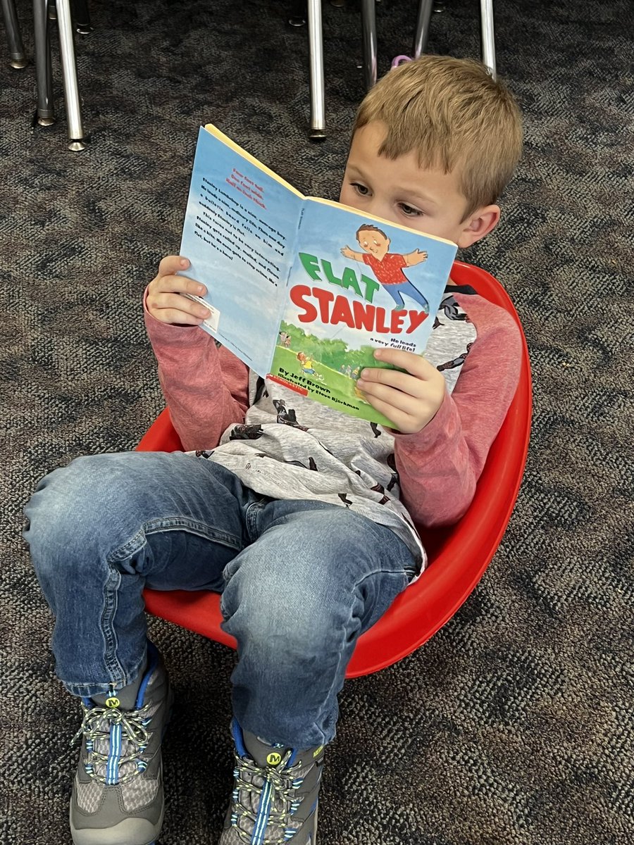 msmith_mursd's tweet photo. We love a good comfy spot with a book in #room206 #winblock #weread #mursd #memupton https://t.co/dITmeJcNk5