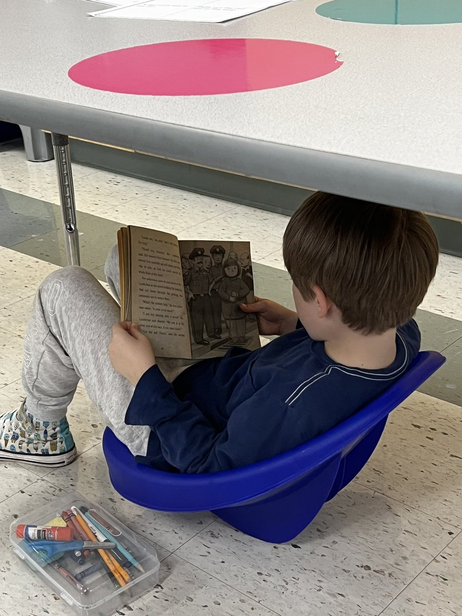 msmith_mursd's tweet photo. We love a good comfy spot with a book in #room206 #winblock #weread #mursd #memupton https://t.co/dITmeJcNk5