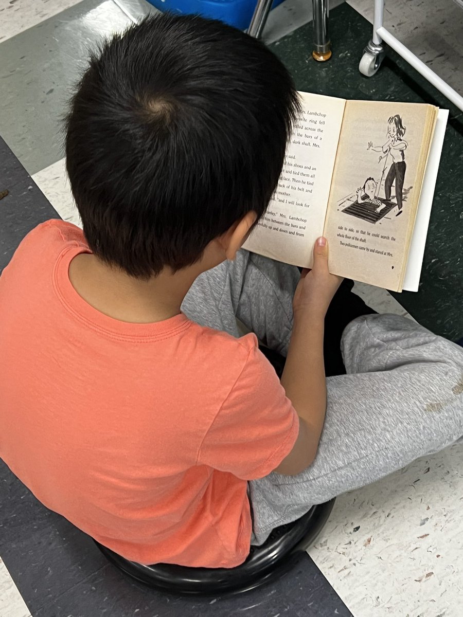 msmith_mursd's tweet photo. We love a good comfy spot with a book in #room206 #winblock #weread #mursd #memupton https://t.co/dITmeJcNk5