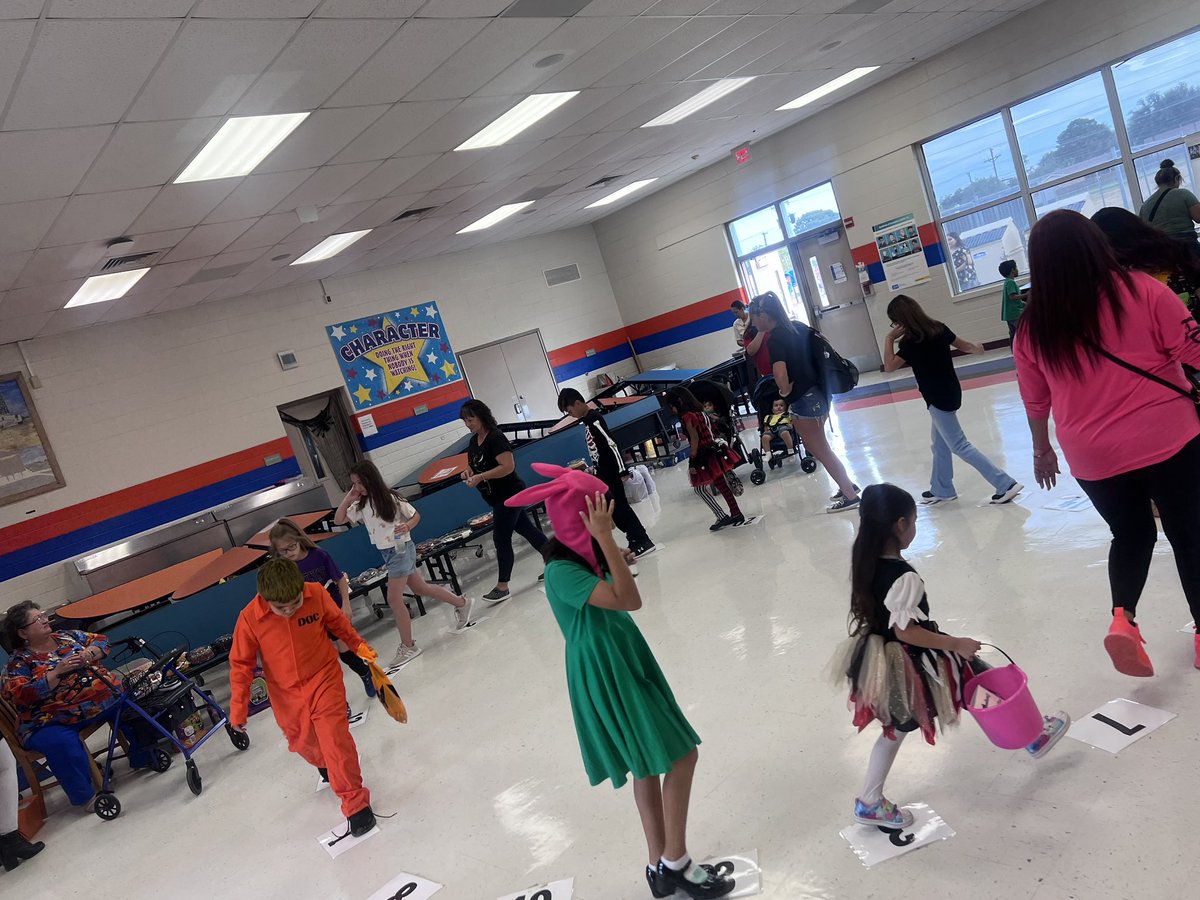 wearebonham's tweet photo. Thank you amazing Bonham Community!!! Our Fall Festival was a total success because of you! #WeAreBonham #BonhamPTA @Midland_ISD @AGallegosEdD https://t.co/PL416pl83N