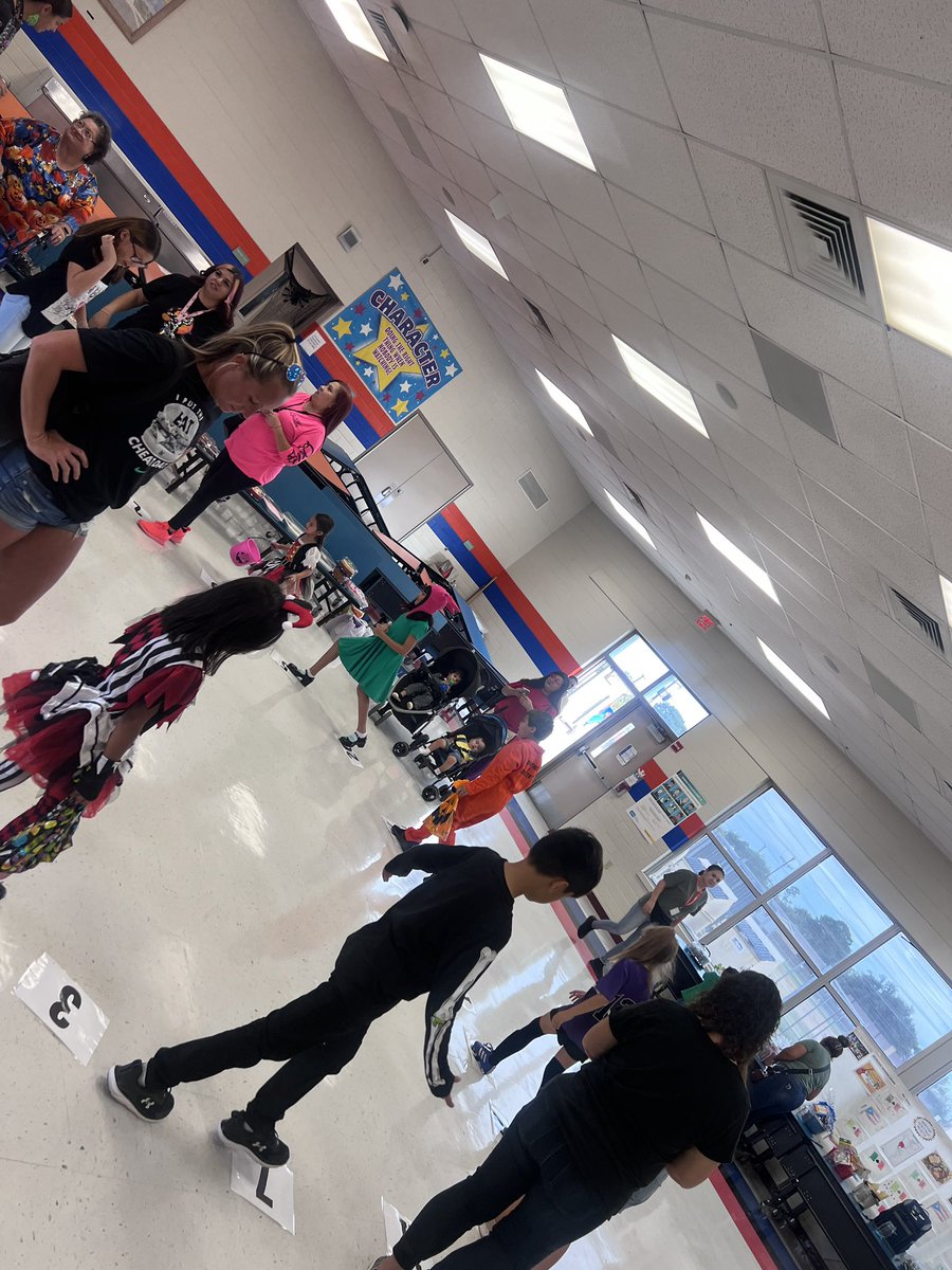 wearebonham's tweet photo. Thank you amazing Bonham Community!!! Our Fall Festival was a total success because of you! #WeAreBonham #BonhamPTA @Midland_ISD @AGallegosEdD https://t.co/PL416pl83N