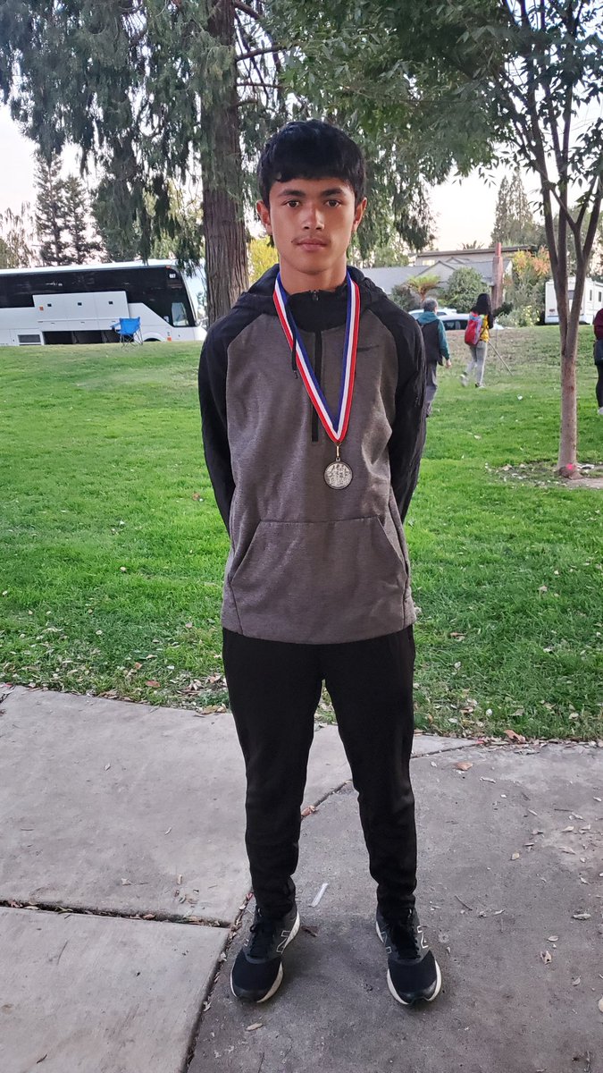 Wolfpack_Track's tweet photo. 1st year X-C runner Sophomore Jonathan Hupman breaks his school record on the 2mile Lodi Lakes course in 10:05.35 and leads his team to a 2nd place finish at the TCAL JV Championships.
#BangOut
#WeLoveRunning
@BEASTTeamElite 
@ArionArmeniakos 
@PrepCalTrack https://t.co/onmse07cpV