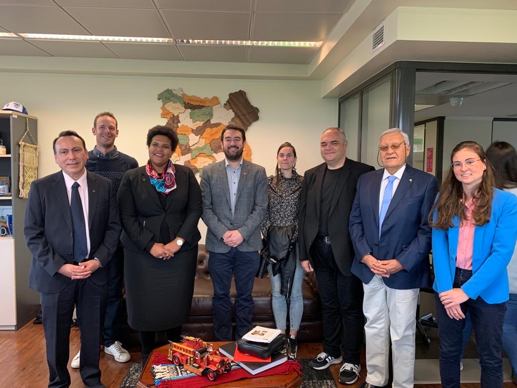 Desde el CFT Teodoro Wickel, compartimos con el Gobernador ⁦<a href="/LucianoRivas/">Luciano Rivas</a>⁩ ideas de cooperación internacional entre la Región Valona de Bélgica y la Región de La Araucania en lo académico, social, cultural y económico. ⁦<a href="/WBI_tweet/">WBI</a>⁩ ⁦<a href="/gorearaucania/">Gobierno de La Araucanía</a>⁩