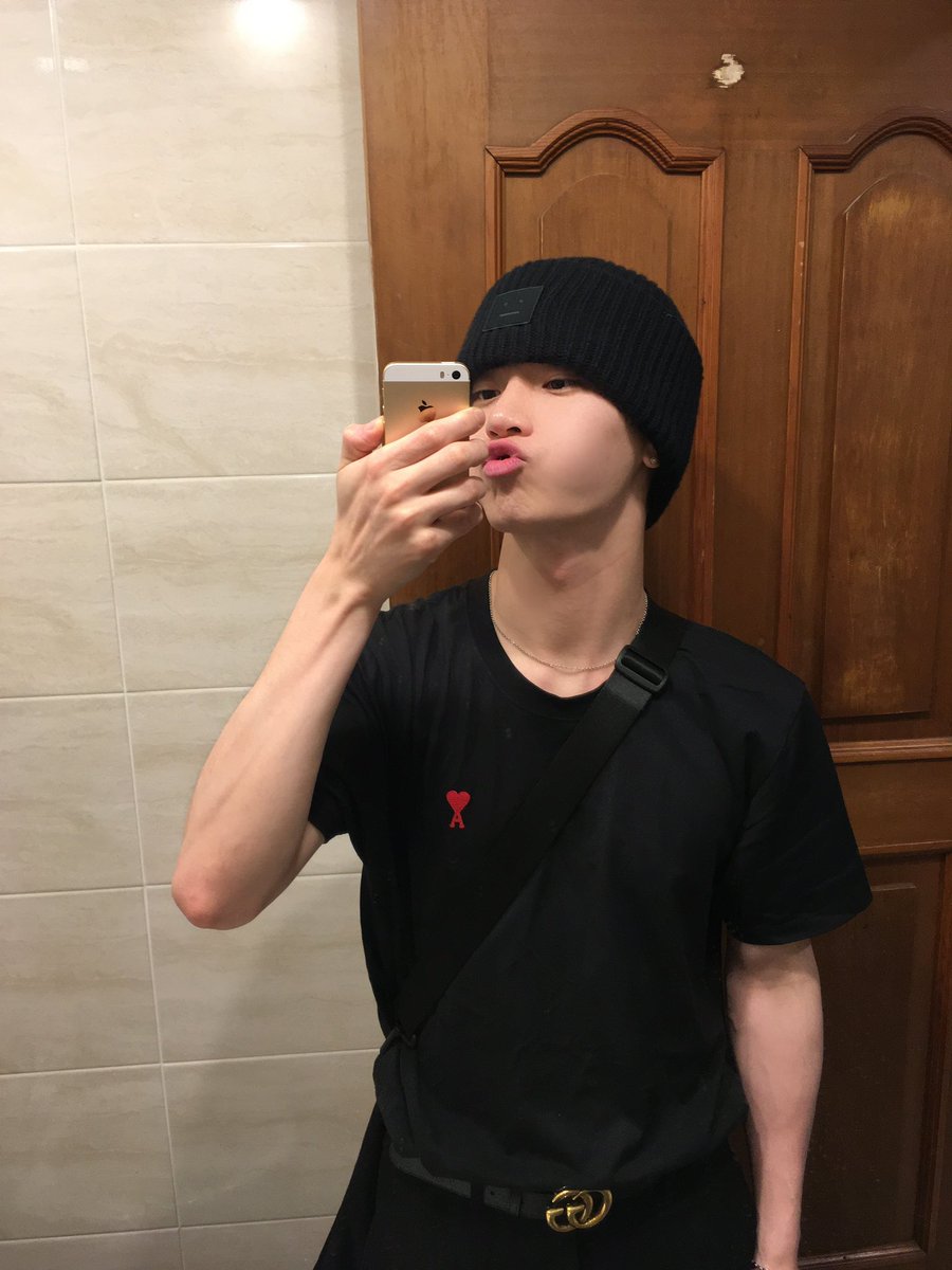ExoBAP's tweet photo. #무슨일이_있어도_오메가엑스_이겨낼거야 #OmegaXWillPrevail https://t.co/MDktgydmbI