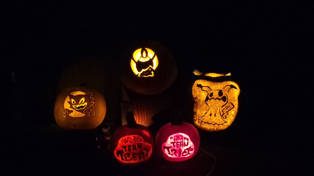 Spooky halloween with our poké-pals!!

Thanks to <a href="/Lilli_Pop_00/">🍭♡Lilli Pop♡🏳️‍🌈🎮</a> for carving them with me!!
