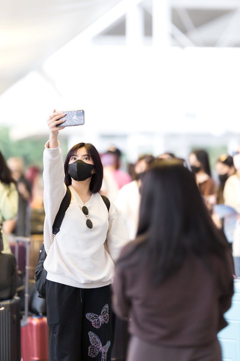 HoshiNoFilm's tweet photo. #COCOntent pows 🌴

[ #MNL48 on Tiktok For You Stage ]  Send-off
ｆｔ｡ #MNL48Coleen
10.26.2022
📍 NAIA Terminal 2

@mnl48official #coco @MNLColeenfinity https://t.co/rJFjLk2Dd6