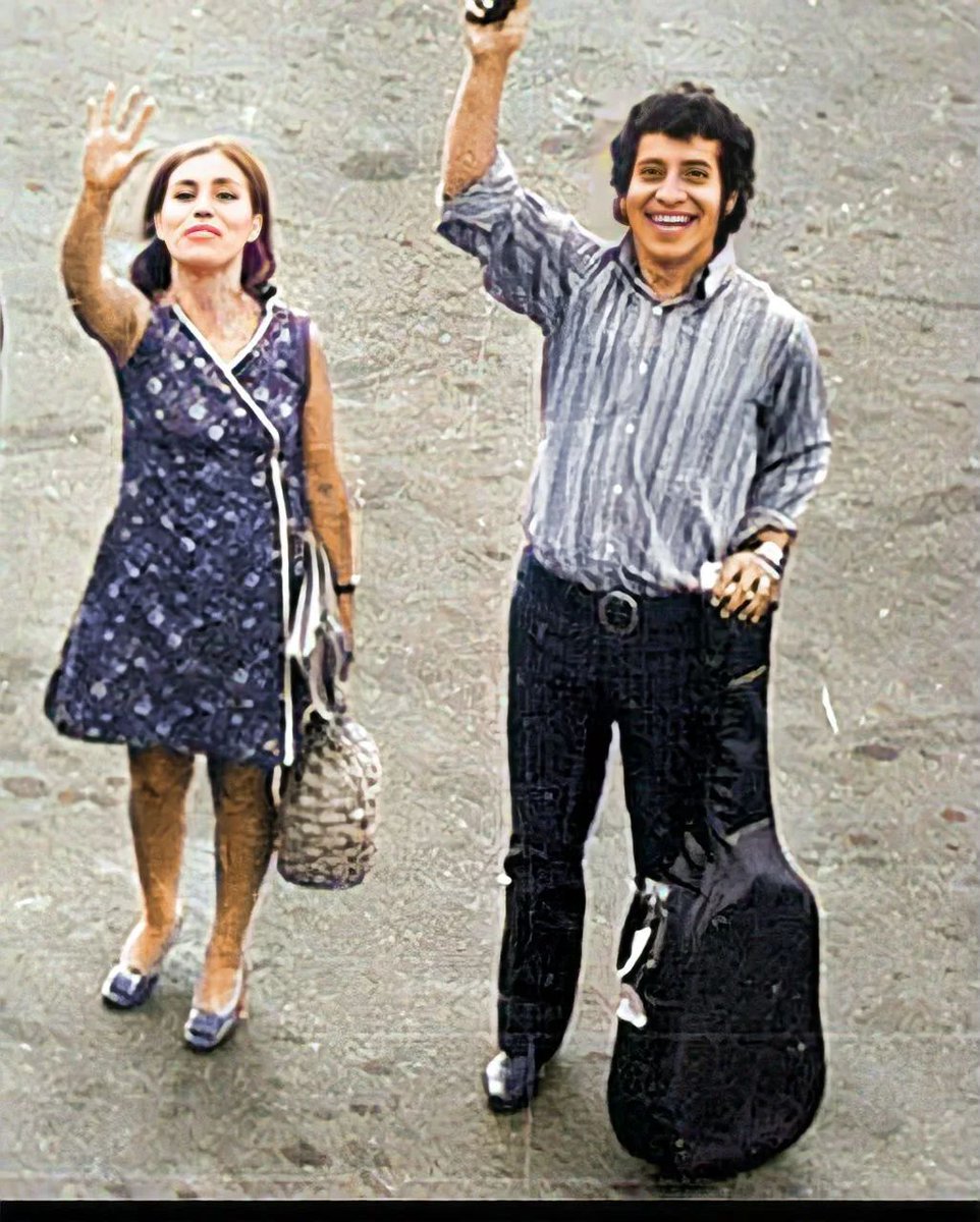 BibliotecaSAG's tweet photo. Gladys y Victor 🌹 (1972)
Foto gentileza de Marcelo Chelo González.

Gracias querido Chelo. https://t.co/kyXZtWMKGH