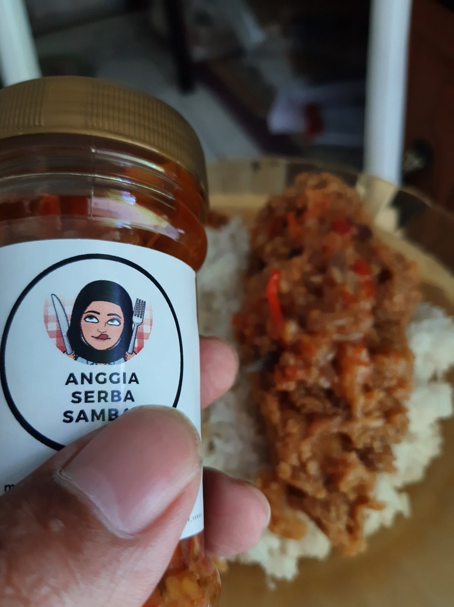 vandy_46's tweet image. Sambal Cumi @Sambal_Anggia satu botol penuh nikmat, yang semakin sempurna bila disantap bersama nasi hangat. Sambal yang lezat, cuminya banyak.

Satu botolnya 30ribu saja, bisa dikirim ke luar kota.

Berani mencoba?

Silahkan order saja ke 0881-1929-208

✈ Karawang

#SambalCumi