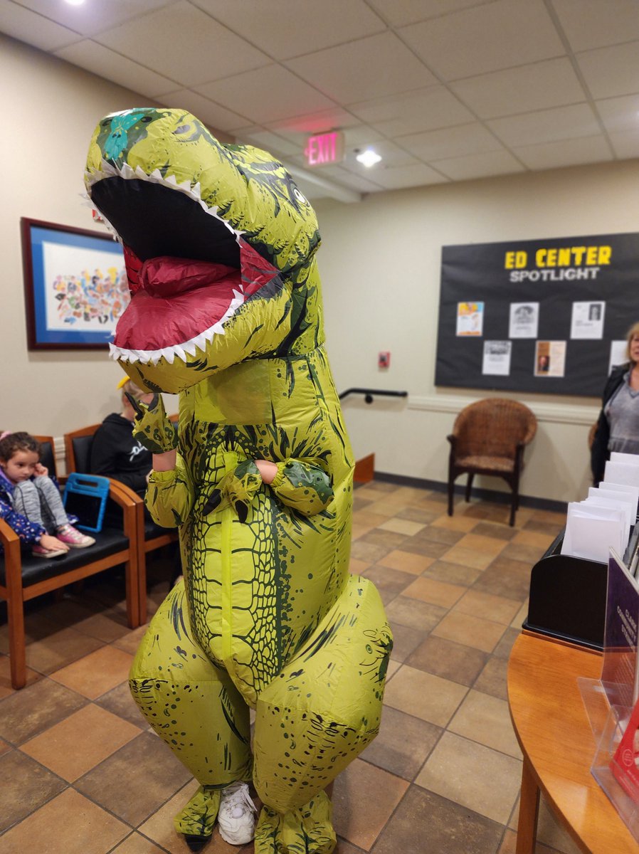 BeacockEdCenter's tweet photo. Never a dull moment in #musiclessons @beacock_music ! 
#VanWA #pdx #lessons #music #dinosaursrock #guitar #piano #love https://t.co/10HroHsdng