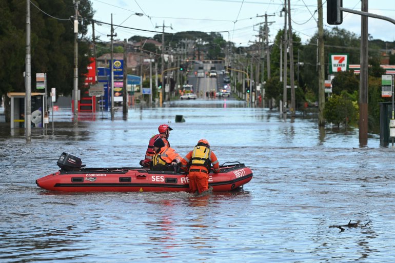 Australian and UK experts provide perspective on the Australian climate situation as the #LancetClimate22 report is released, showing how back-to-back disasters and a slow transition to renewables and zero carbon present major risks to #publichealth 
mja.com.au/system/files/2…