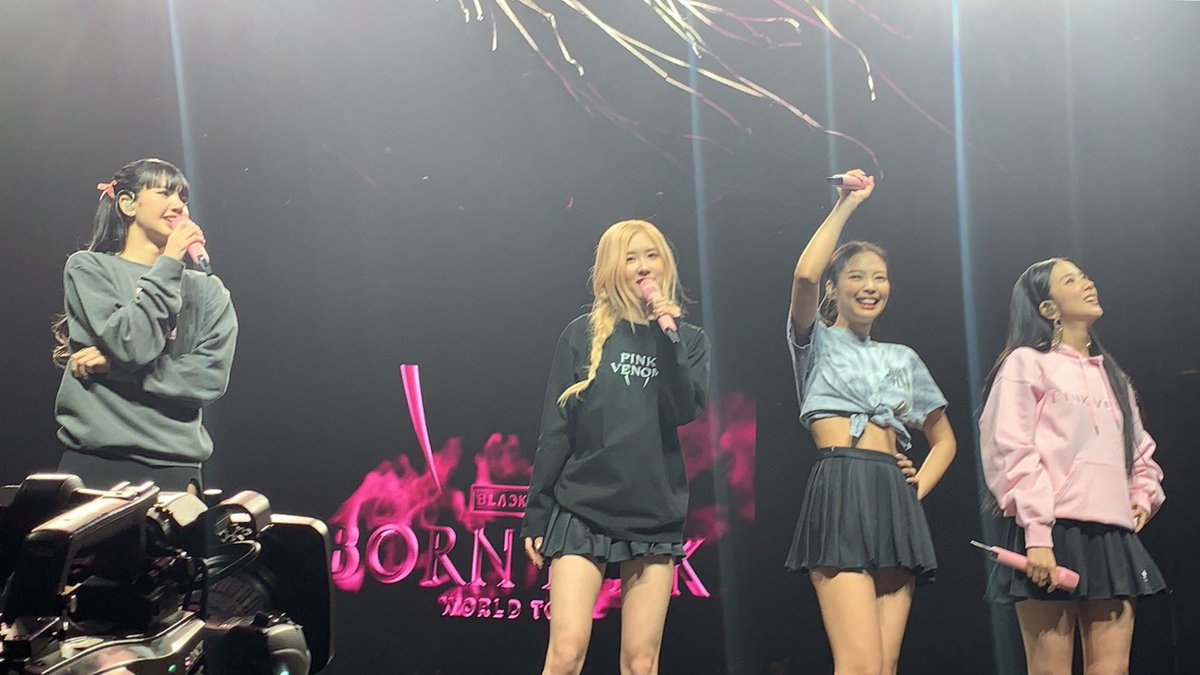 Brxt_le's tweet photo. BLACKPINK last night #BLACKPINKWorldTour2022 https://t.co/E85XSxE4jw