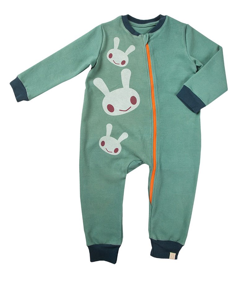 「子供服のお仕事がしたいです!子供服販売関係の方に届きますように※写真は海外で販売」|あさひな。のイラスト