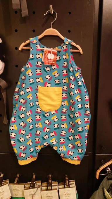 子供服のお仕事がしたいです!子供服販売関係の方に届きますように※写真は海外で販売された時のものです。#こんなお仕事がしたい 