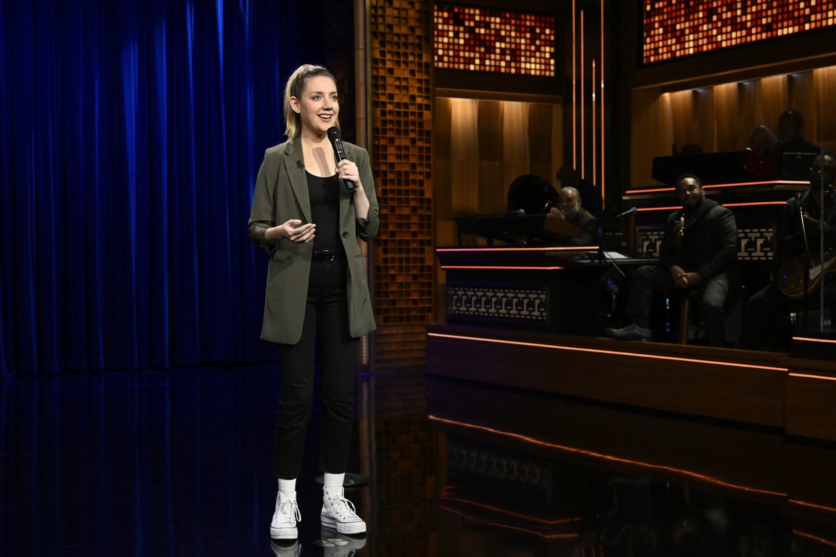 FallonTonight's tweet photo. Tune in tonight for stand-up from @isabelhagen_! #FallonTonight https://t.co/YxXBXtB4Vg