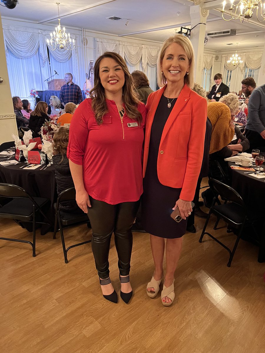 I had a wonderful time last night attending the banquet for the Living Alternatives Pregnancy Resource Center in Jacksonville. They do amazing work every day serving women and helping them throughout every step of their pregnancy and beyond.