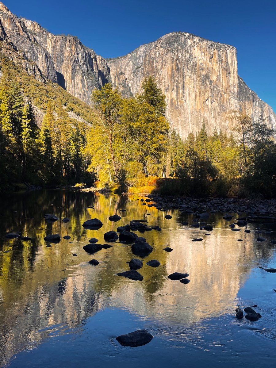 jaymsramirez's tweet photo. Good nightβ¦.! #yosemite #elcap #falllight https://t.co/lgvnS4fPfe