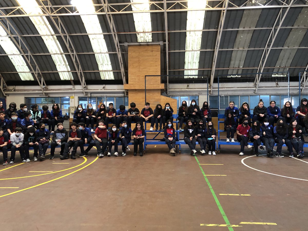 pdjofre's tweet photo. Launching rockets in #genuniversal in colegio santa lucia concepcion. A fun way to understand the scientific method with @NucleoEris https://t.co/fDPL4yp6Jn