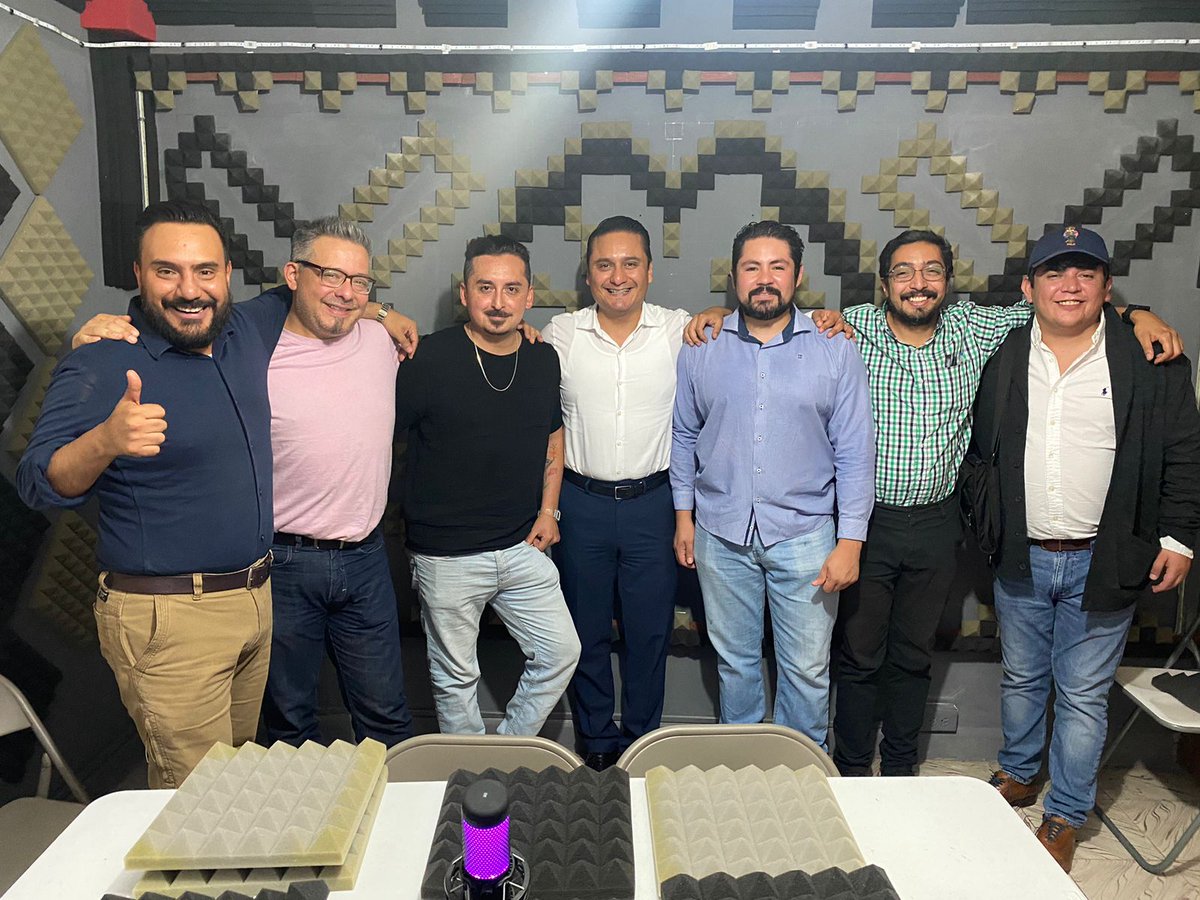 #BuenasNoches 🌛

"Detrás de cada proyecto hay un gran equipo". 😎

Terminamos la jornada del día de hoy muy contentos, estamos comprometidos trabajando para construir una mejor #Puebla 🏙️