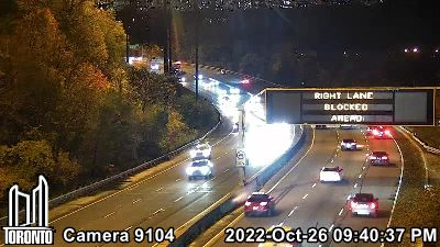 NewsRadioTO's tweet image. SB Don Valley Parkway approaching Bayview/Bloor - the right lane is blocked by a stalled vehicle #SBDVP.