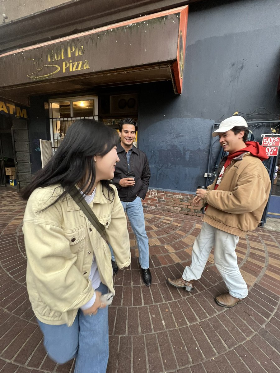 mateocoo's tweet photo. el libretista de mi vida hoy me puso a Cole Sprouse en mi guion. y los suyos ?? https://t.co/s2zmOm6Mxt