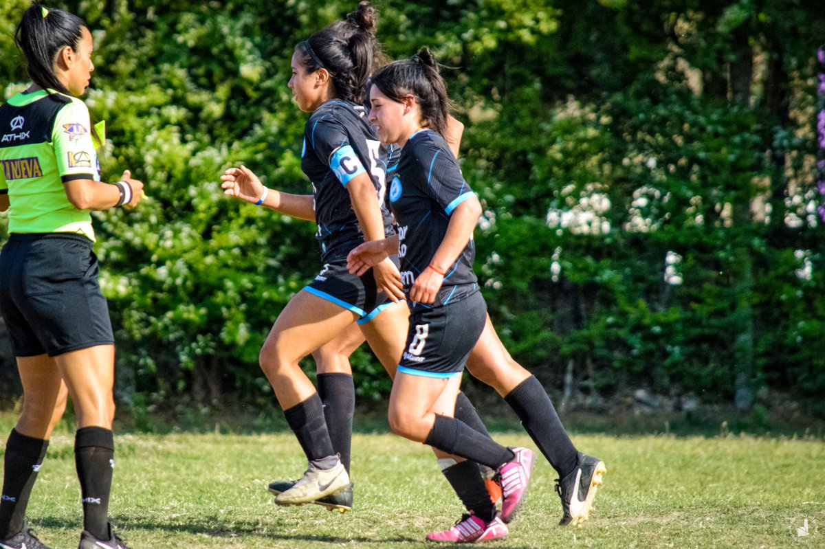 VSCFem's tweet photo. 🇧🇼⚽ ¿El gol de la Sub19? 

➡©️ De la mano de nuestra capitana, Agustina Carbajal, tras una jugada preparada. 

#SomosVillaSanCarlos 
#VSCFem https://t.co/sbu2ybTpI4