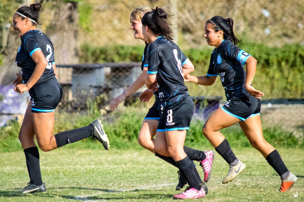 VSCFem's tweet photo. 🇧🇼⚽ ¿El gol de la Sub19? 

➡©️ De la mano de nuestra capitana, Agustina Carbajal, tras una jugada preparada. 

#SomosVillaSanCarlos 
#VSCFem https://t.co/sbu2ybTpI4