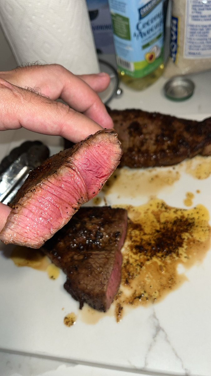 Red_AlKata's tweet photo. 2 perfectly cooked NY Strips w/ a fruited IPA. #ChefRed 🧔🏽♂️ https://t.co/v9OUwHitih