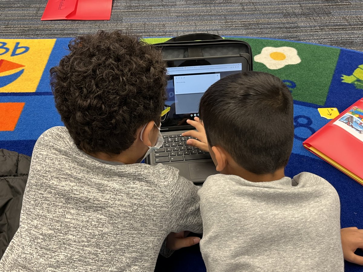 MsMariano1213's tweet photo. Big thanks to the fourth graders from @MissPantos's class! They helped our first grade writers publish their small moment stories! So wonderful to collaborate with our classroom buddies! @MelzerMLions https://t.co/ch4vy6NEyr