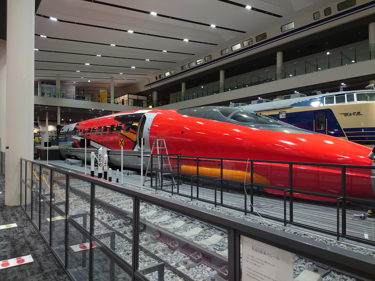 【明日から！】 京都鉄道博物館にて500系新幹線電車の「500 TYPE EVA-02」ラッピング作業が進行中！ いよいよ明日10/28(金)より完成した姿で展示予定です。お楽しみに🚅✨ kyotorailwaymuseum.jp/news/sysimg/00… #シンカリオンＺ