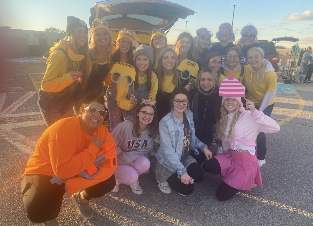 NhsOhhs's tweet photo. Trunk or Treat 2022 was a success!       Thank you to everyone who helped make it a fun night. We loved seeing everyone in their costumes!! @Oak_HillHS https://t.co/xu19nEhl3k