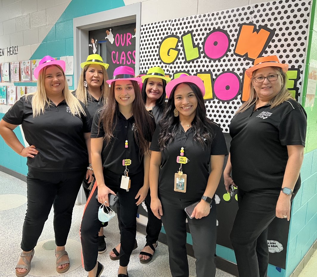 Third Grade’s Glow Karaoke at our Fall Into the Arts Night was a great success! <a href="/LeeMeans8/">LeeMeansElementary FineArtsAcademy</a>