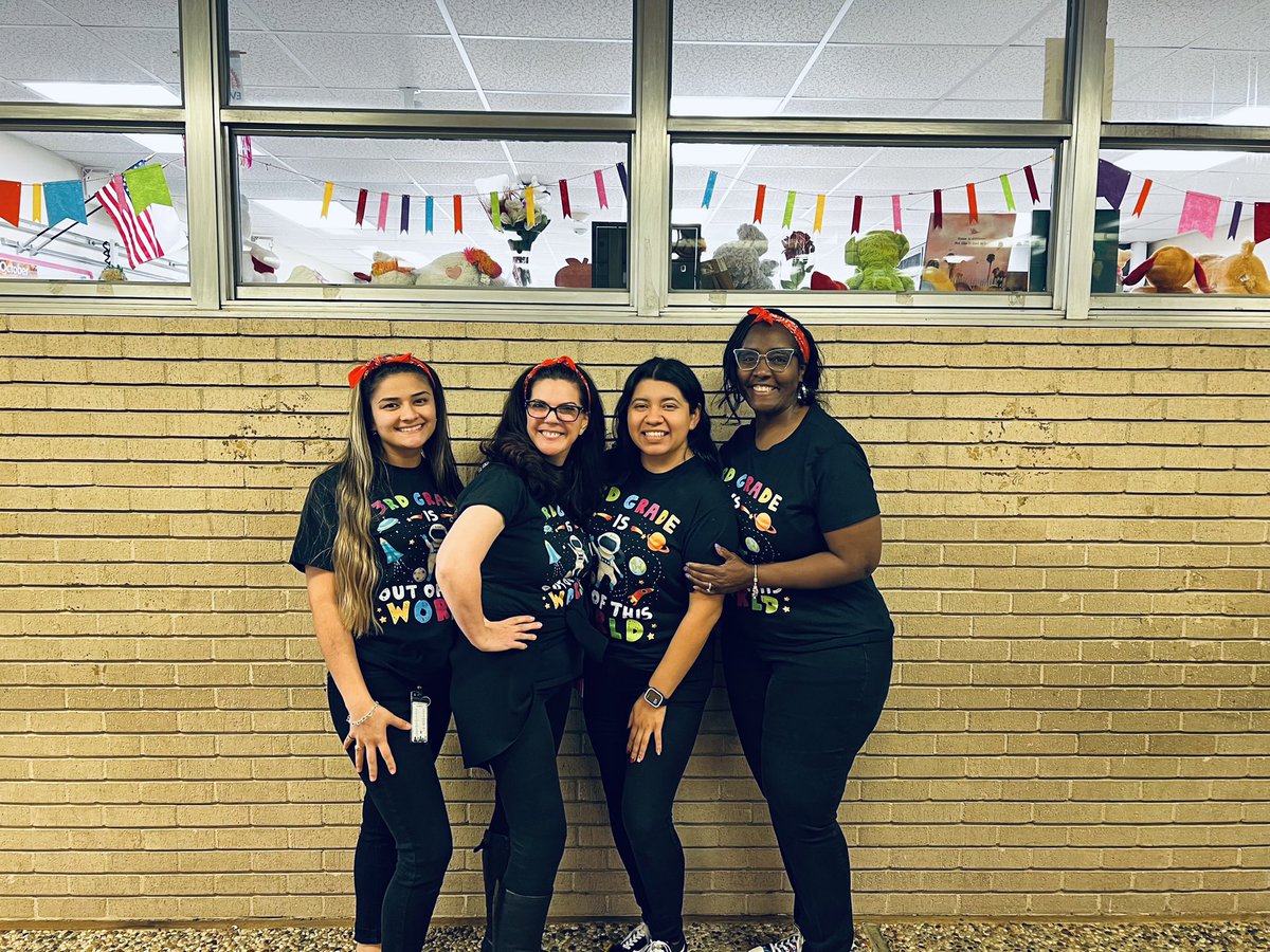 MissKB_3rd's tweet photo. Third grade quadruplets for twin day!👯‍♀️ @SmithES_AISD @Delmi16 @Anjanette_Pixie @CherylS24605676 
#RedRibbonWeek2022 #3rdGradeRocks #TwinDay https://t.co/3tNz4Fqr3Q