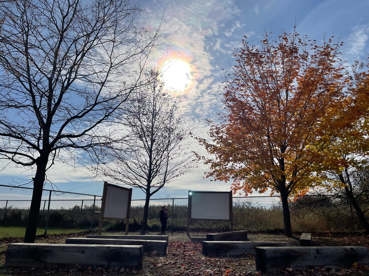 MmeDielle's tweet photo. Pretty sweet office.😊🍂 Notre belle classe extérieure. Merci au conseil des parents @StIsidoreOCSB @OttCatholicSB #ocsbGrateful #TakeMeOutsideEveryday #OutdoorLearning https://t.co/NU6X8QKuTq