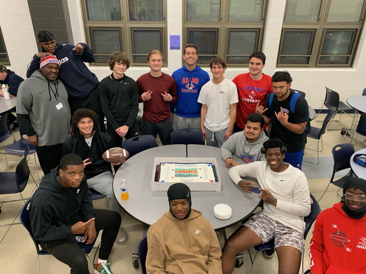 A wonderfully planned and executed senior dinner by our fantastic Team Parents led by <a href="/JennyJennyJam/">Jennifer Toth</a>. A big shout out to <a href="/WingsEtc/">Wings Etc. Grill & Pub</a> for providing the wings!