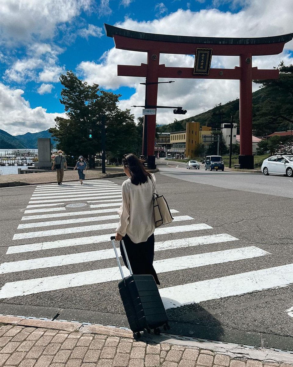 moofaround's tweet image. Keep series @moof49 | #moofaround
ทริปที่ไปเที่ยวนิกโกะ 2 วัน 1 คืน ⛩เราได้เอากระเป๋ารุ่น KEEP 20 นิ้วไป ใส่ของไป2คนก็ยังเอาอยู่ ชอบที่น้ำหนักเบามาก ทรงกระเป๋ารุ่นนี้ดีไซน์เรียบ minimal 
-
#moof49 #moof49review #letsmooftogether
#รีวิว #ของขวัญปีใหม่ #กระเป๋าเดินทาง