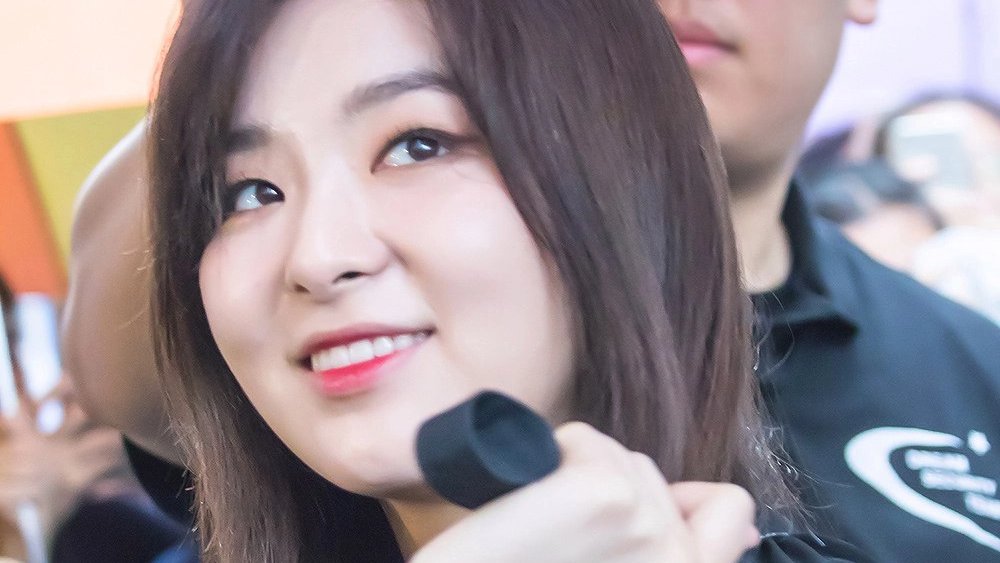 The #𝚋lack·𝑘itty·𝚋irth aparecía hasta en mis sueños y lo tomé como una señal para ir a celebrar el #𝔐irei𔘓sp𝕠𝕠ky𝑏d con globos, mucho amor y un pastelito. ♡ También llevo un regalo y ese es mi coraz-. 🙈 Un besote a la reina de #our猫𝔠at𝑤een.

𝙺itty go! ✩ .* #𝑘aia