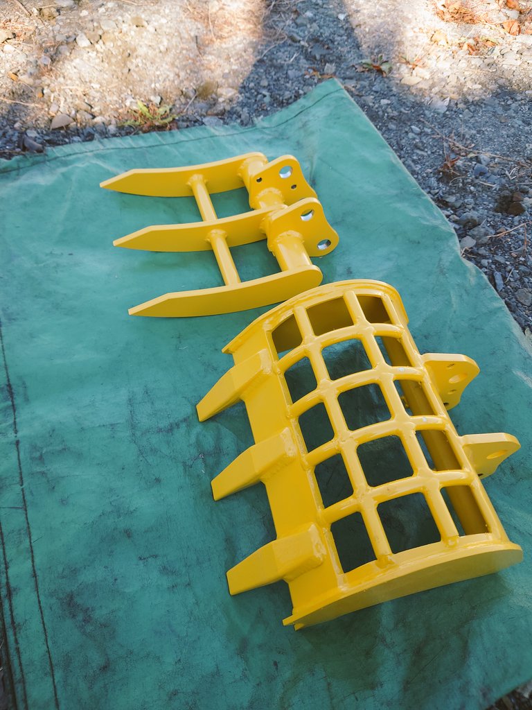 kushiro_ooya's tweet image. 豆次郎の健康診断終了。異常なし！
コマツさんに爪とふるいとバッテリーの着脱を習いました。
#KOMATSUさんありがとう #PC01