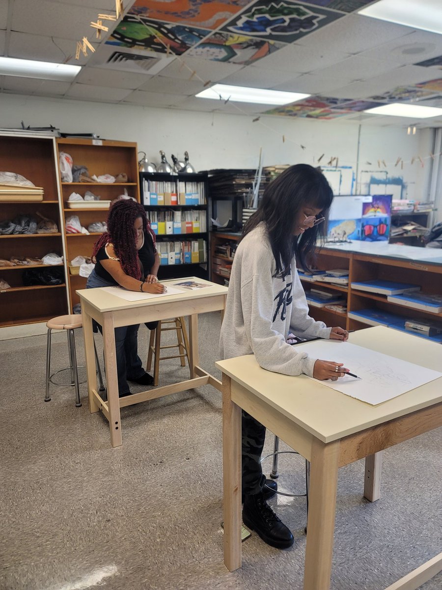 mrsdean_art's tweet photo. Thank you @SpartanNationNS for these awesome and more sturdy artists desks!! They're assembled and already getting some great use! Thank you so much for the #grant @FCS_NSHS_Princ @SandySpringsLSS @SandySpringsGA #northsprings #sandysprings @CatherineFuss https://t.co/HwEm5Nbf33
