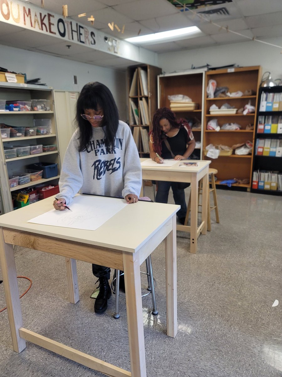mrsdean_art's tweet photo. Thank you @SpartanNationNS for these awesome and more sturdy artists desks!! They're assembled and already getting some great use! Thank you so much for the #grant @FCS_NSHS_Princ @SandySpringsLSS @SandySpringsGA #northsprings #sandysprings @CatherineFuss https://t.co/HwEm5Nbf33
