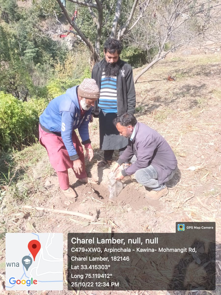 HorticultureDe7's tweet photo. Horticulture Department Ramban collected Soil Samples at Panchayat Mahoo for analysis and generation of Soil Health Cards are deliverable during Jan Abhiyan under B2V4
#JanAbhiyanJK #Back2village @DIPrjk https://t.co/kDKAb6Vk3h