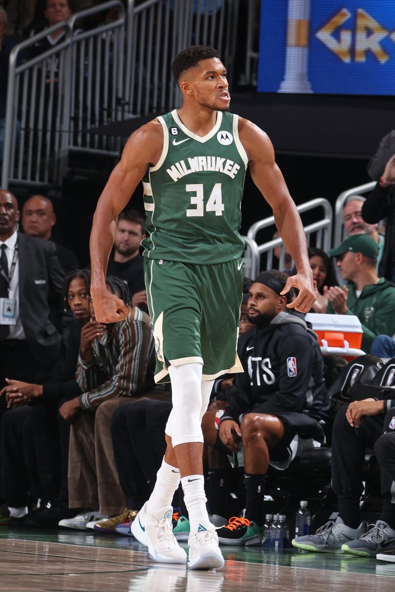 BleacherReport's tweet photo. Giannis vs. the Nets:

43 PTS
16/25 FG
14 REB
5 AST
3 BLK

Tough. https://t.co/y8xFOam3Ep