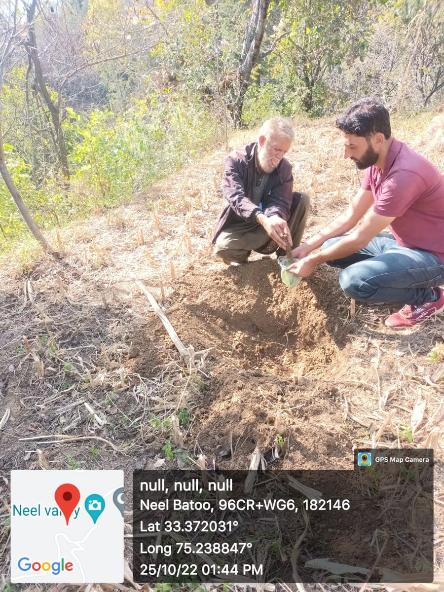 HorticultureDe7's tweet photo. Horticulture Department Ramban collected Soil Samples at Panchayat Bohardar-A for analysis and generation of Soil Health Cards are deliverable during Jan Abhiyan under B2V4
#JanAbhiyanJK #Back2village @DIPrjk https://t.co/xYxvNVO9eq