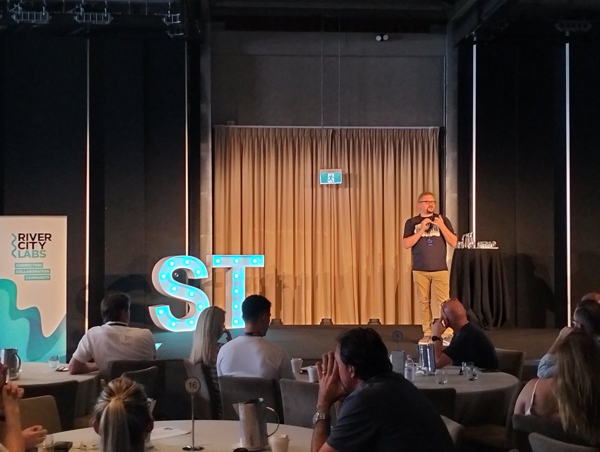 jkingpawar's tweet image. Legends speaking at #SomethingTech
Here is @darrenrogan creating waves with his witty yet insightful blockchain talk.

#st22 #tech #innovation #web3 #Blockchain